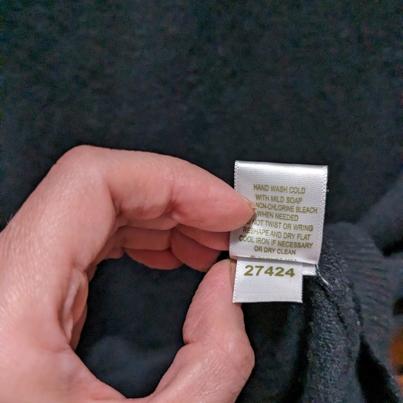 Garnet Hill Cashmere Turtleneck Sweater Black size Medium - Picture 2 of 5